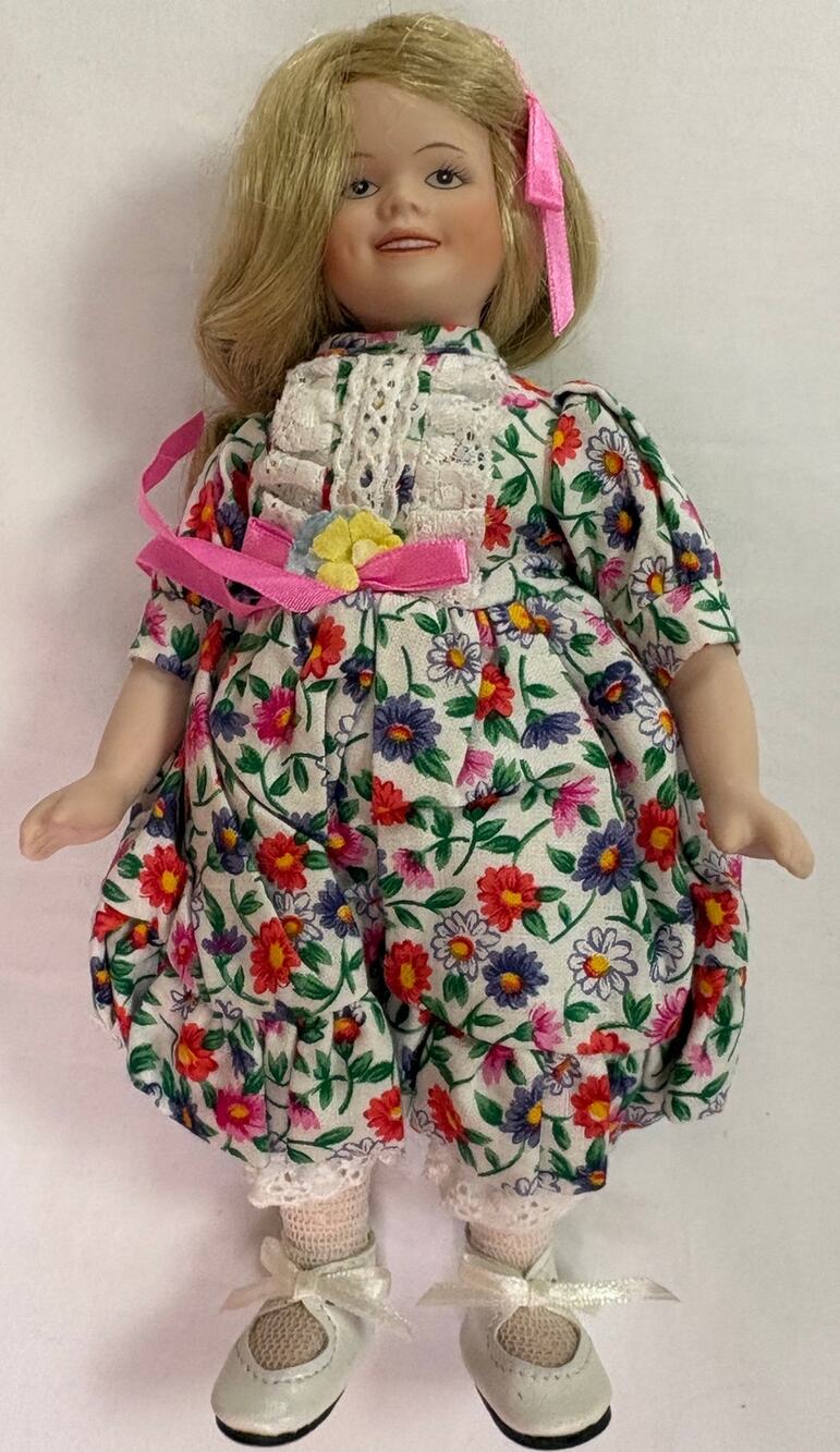Bette Ball Vintage Collectible Porcelain Vinyl Doll Original Box Certificate